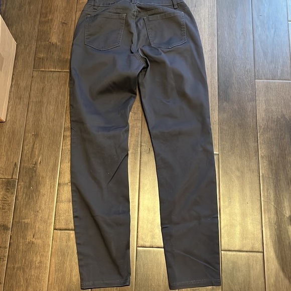 Nygard, Women’s size 8 stretch pants - Picture 5 of 6